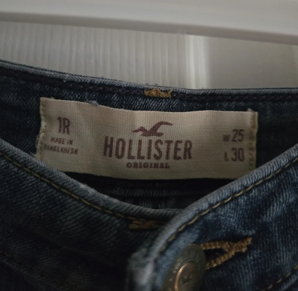 Women's Distressed Hollister Blue Jeans 1R